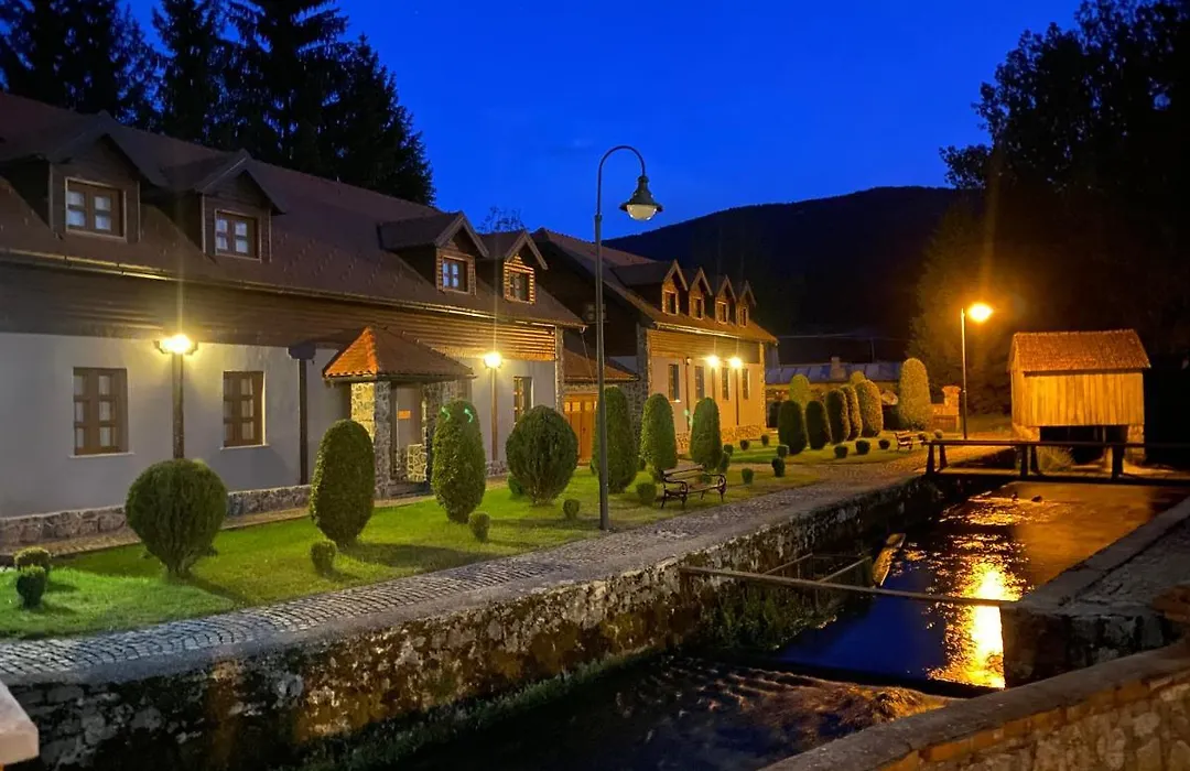 Hotel Gacka-1